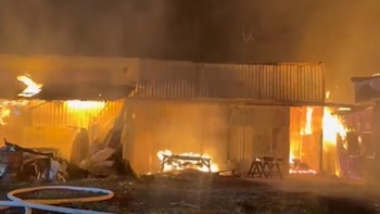 Voraz incendio consume cuatro viviendas y dos talleres en Alajuela, Costa Rica