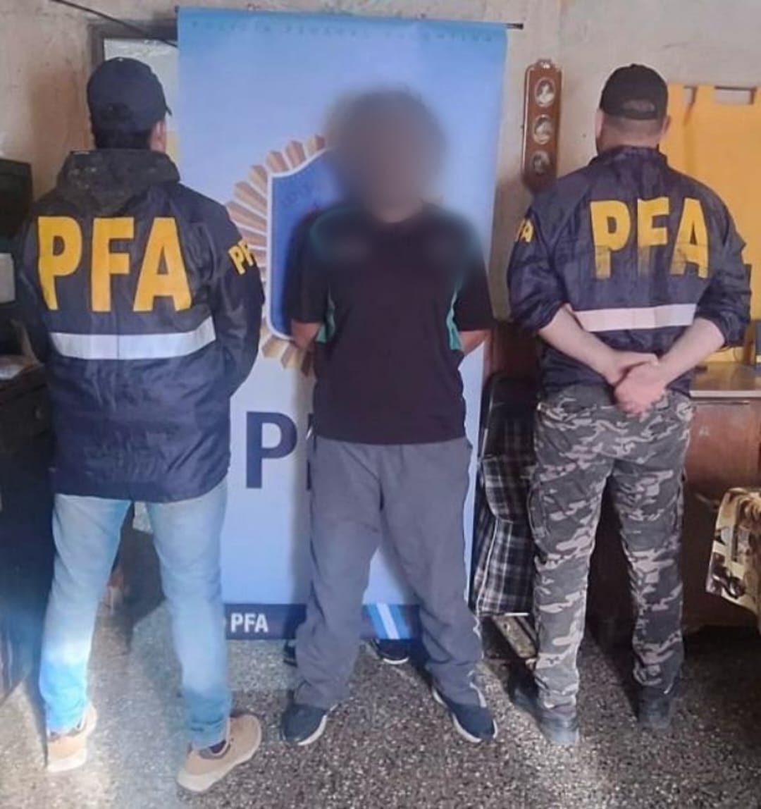 El sospechoso publicó mensajes con amenazas de muerte y referencias al nazismo, activando la alerta de la Dirección de Inteligencia Criminal de la PFA