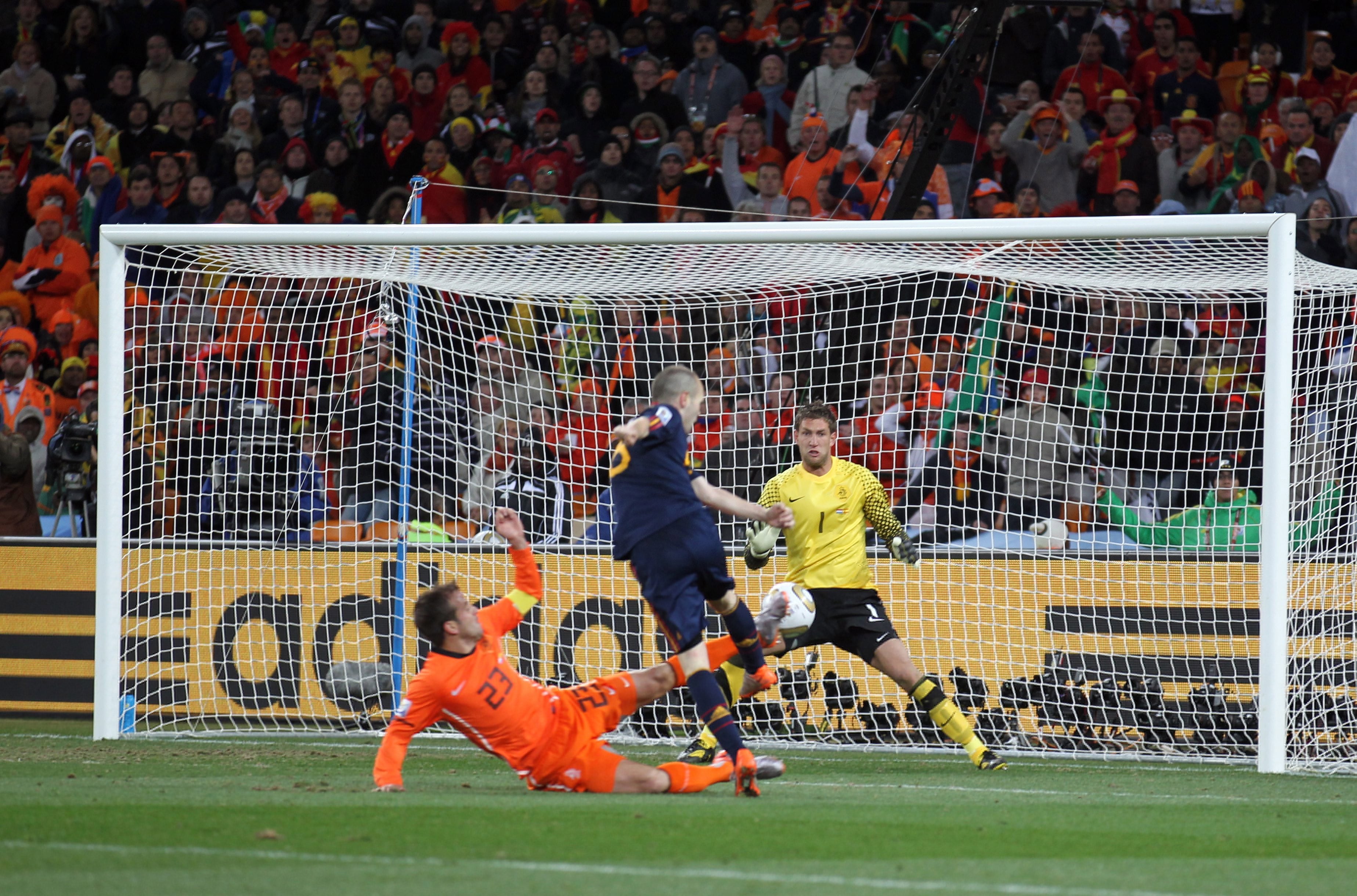 El gol de Iniesta en el Mundial de 2010 frente a Holanda. (EFE/Cézaro de Luca)