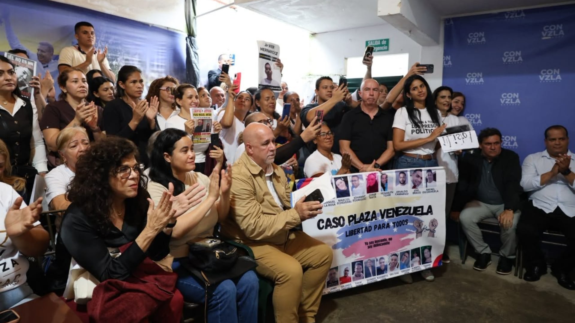 En el encuentro participaron familiares de presos políticos (@VenteVenezuela)