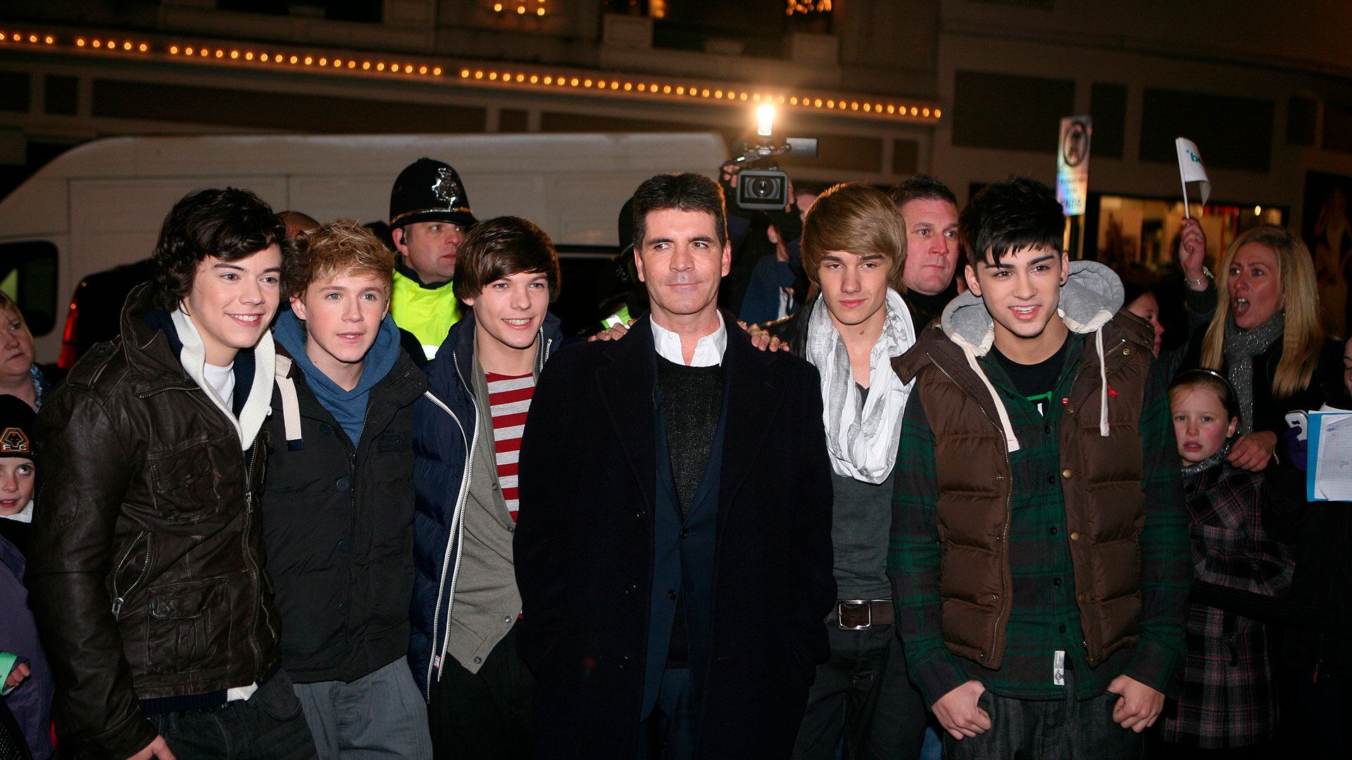 Simon Cowell aseveró que intentó manejar lo mejor que pudo la fama de One Direction. (WireImage)