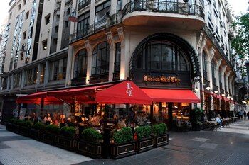 Fachada bar London City