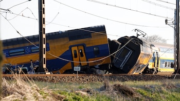 Un muerto y decenas de heridos dejó un accidente de trenes en Países Bajos