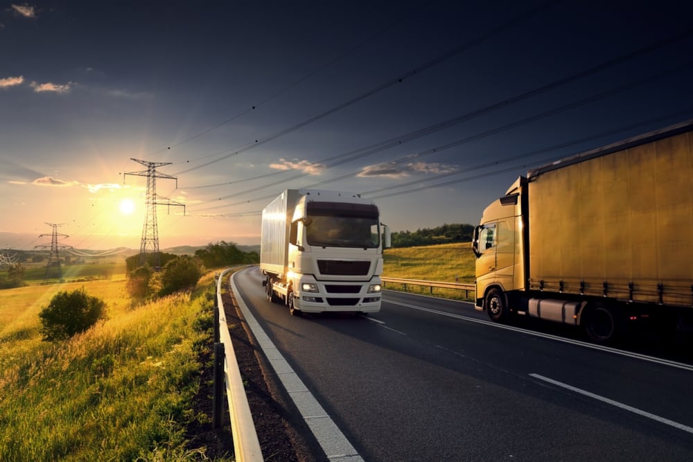 Según IRU, la regionalización del comercio y la necesidad de diversificar rutas impulsaron durante 2025 la expansión de corredores terrestres que comenzaron a competir directamente con opciones marítimas tradicionales (Imagen: Shutterstock)