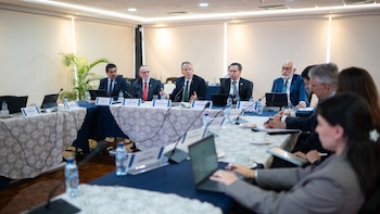 El Banco de Guatemala presenta avances económicos a delegación de Standard & Poor’s