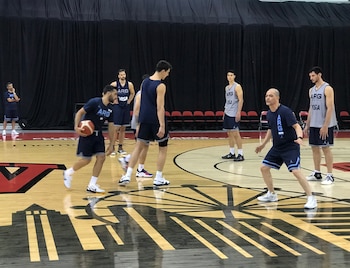 Entrenamiento de la selección de básquet en Las Vegas