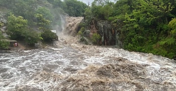 Impresionante crecida en Tanti (El