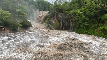 Granizo y crecida de arroyos: