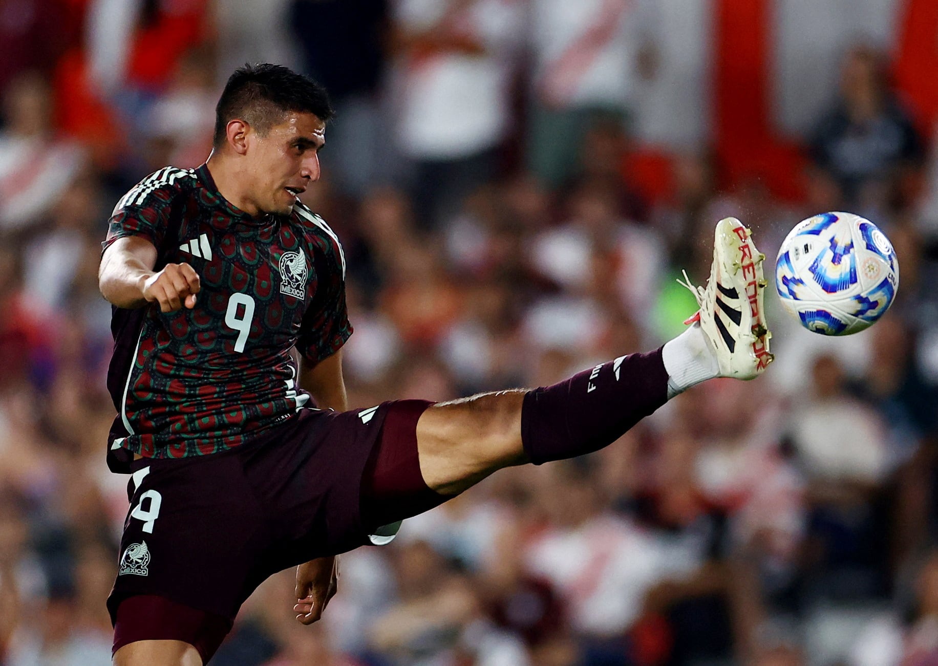 Guillermo Martínez sorprendió a muchos aficionados al aparecer en la lista de convocados sobre nombres como Marcel Ruíz o Charly Rodríguez. REUTERS/Agustin Marcarian
