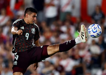 Guillermo Martínez sorprendió a muchos aficionados al aparecer en la lista de convocados sobre nombres como Marcel Ruíz o Charly Rodríguez. REUTERS/Agustin Marcarian