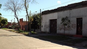 La mujer llegó en taxi