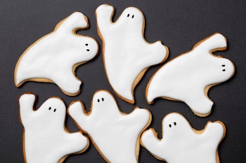 Galletas de Halloween con forma de fantasma (Magnific)