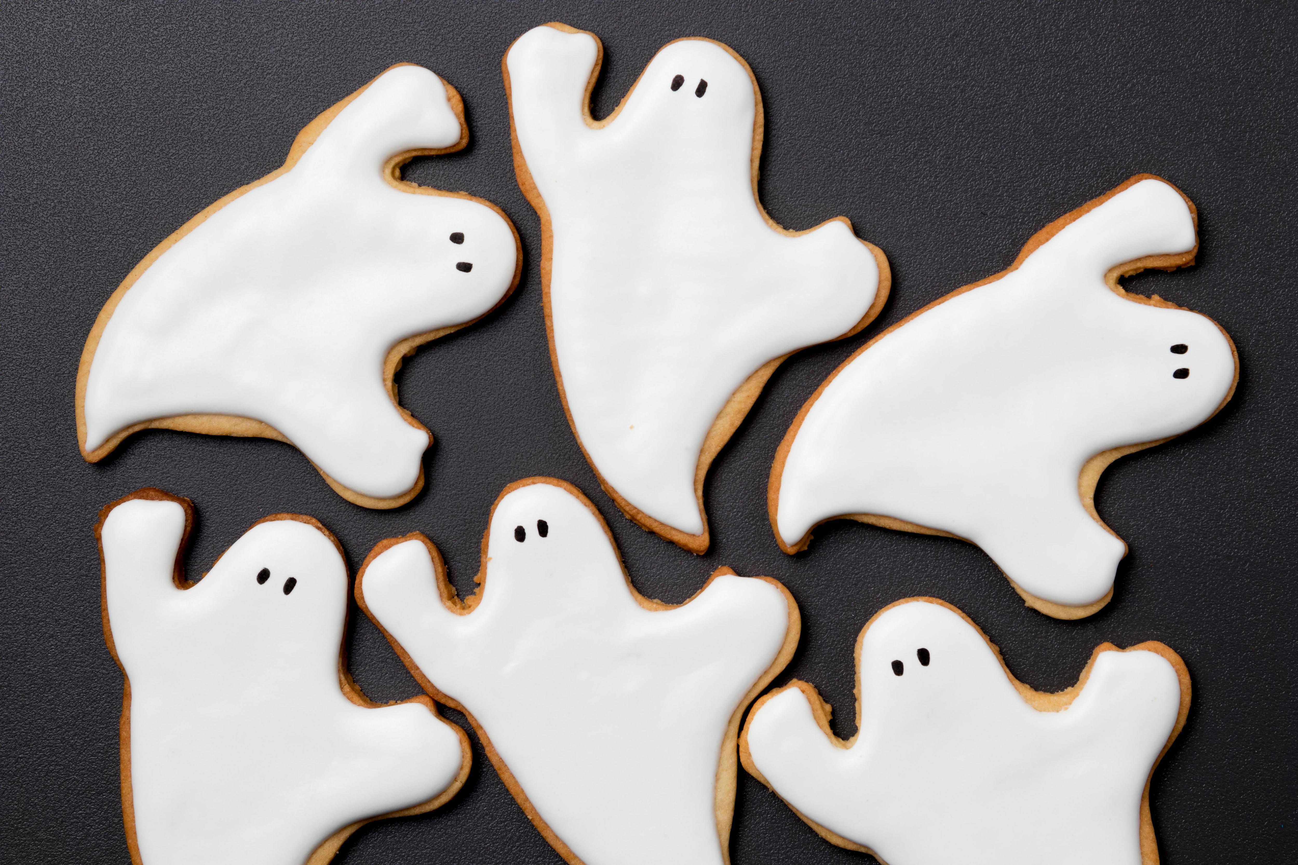 Galletas de Halloween con forma de fantasma (Magnific)