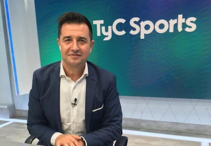 Balassone se mostró inconforme con Chicharito. (redes sociales)
