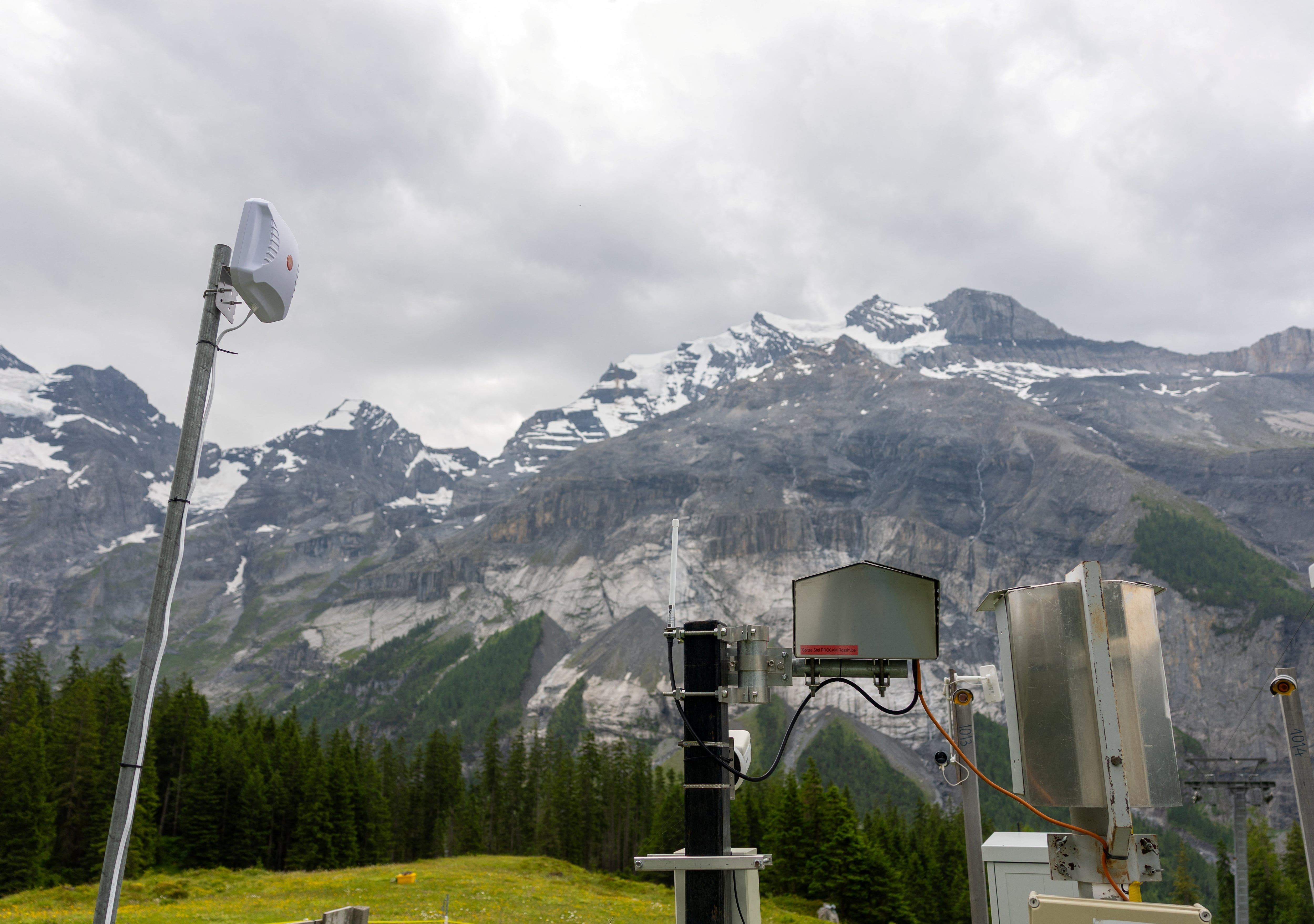Kandersteg implementa medidas de prevención como prohibición de nuevas construcciones y vigilancia permanente ante posibles colapsos (REUTERS/Denis Balibouse)