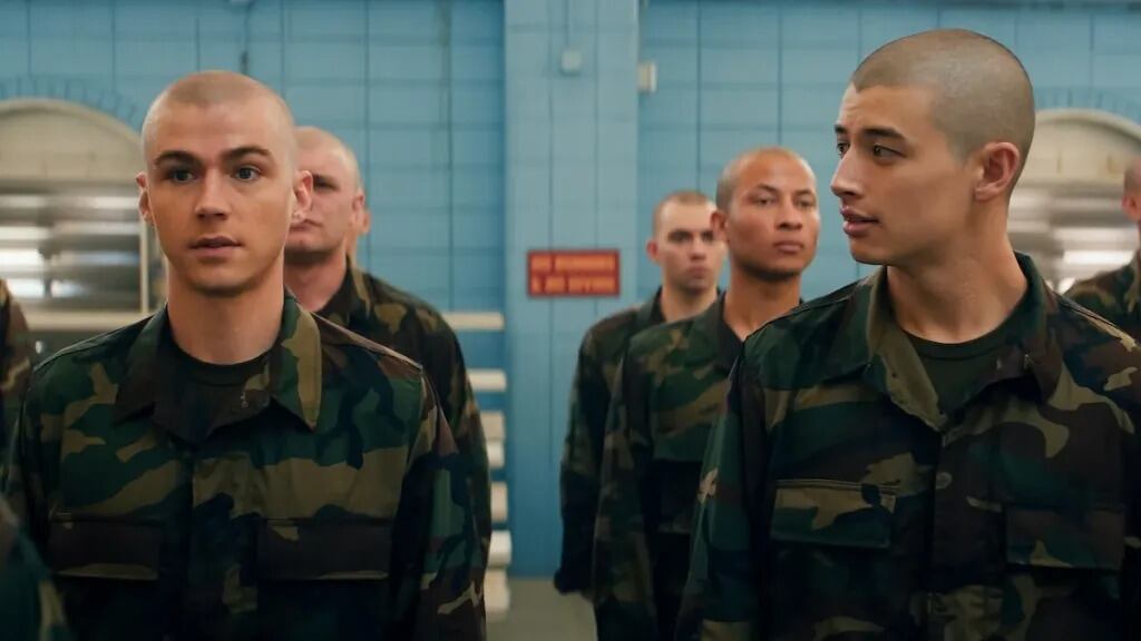 La serie de Netflix está inspirada en el libro autobiográfico The Pink Marine, del exmarine y escritor Greg Cope White (Netflix)