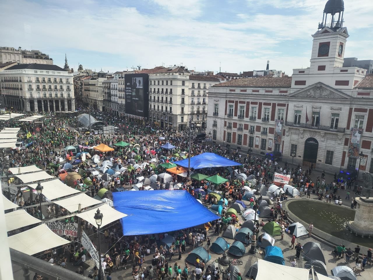 Imagen de la acampada en la Puerta del Sol, en Madrid, este domingo. (Sindicato de Inquilinas)