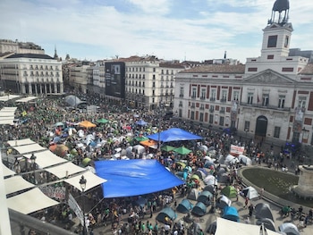Imagen de la acampada en la Puerta del Sol, en Madrid, este domingo. (Sindicato de Inquilinas)