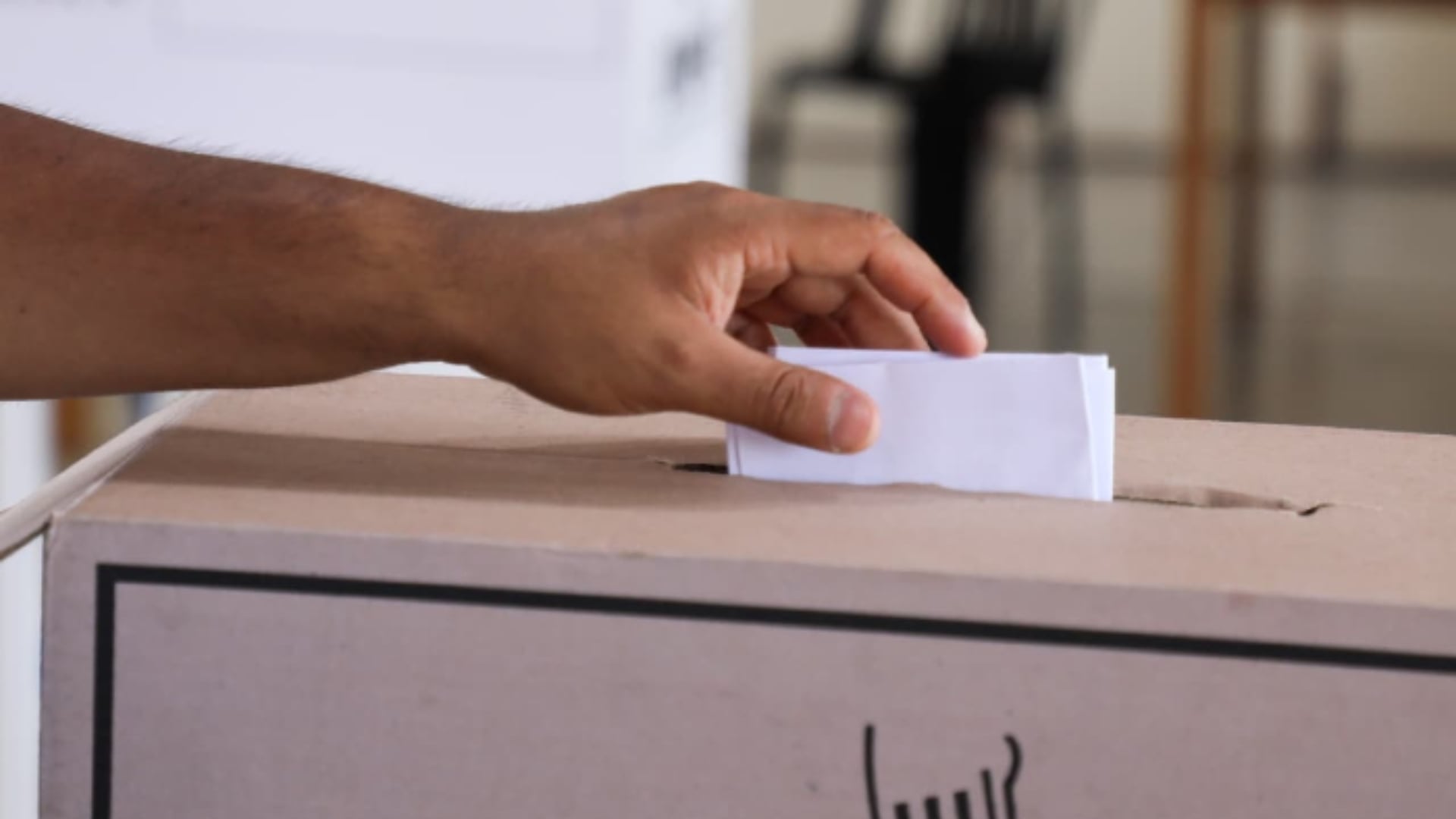 Ciudadanos peruanos residentes en el extranjero se preparan para ejercer su derecho al voto en los consulados habilitados para las Elecciones Generales 2026. Foto: ONPE