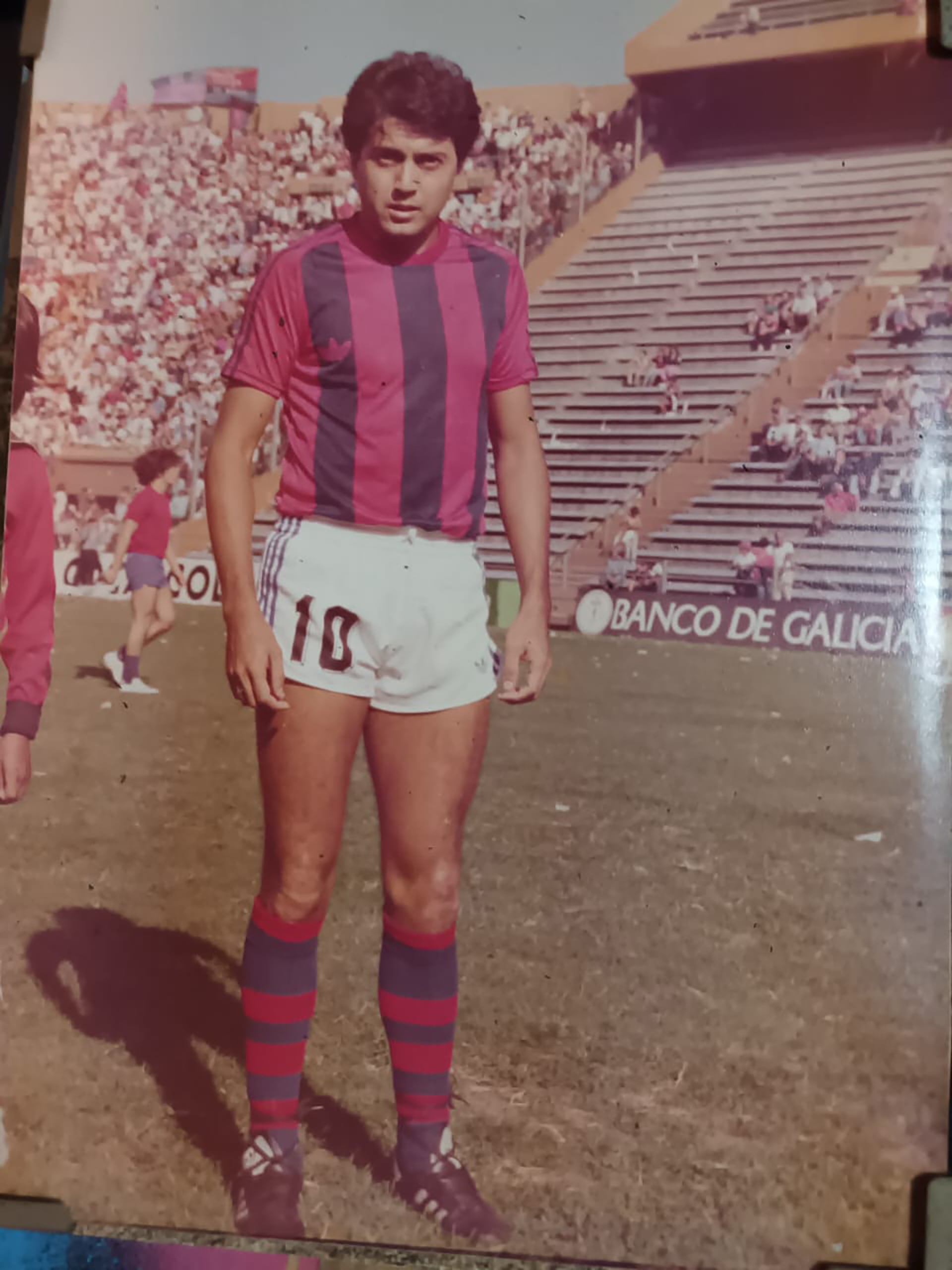 Luna, en San Lorenzo, casaca que también defendió su hijo, Damián, quien fue campeón de la Copa Sudamericana 2022