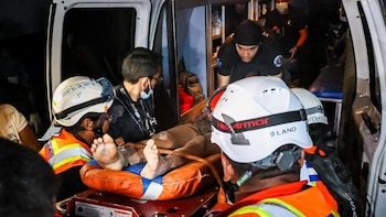 Contingente salvadoreño en Venezuela rescatan a mujer en estado delicado