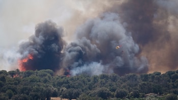 Detenido el presunto autor del incendio que arrasa Les Gavarres (Girona) y que confina a 40.000 personas en la Costa Brava
