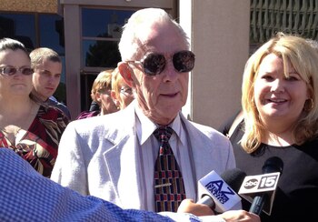 George Sanders con su abogada