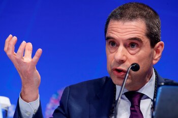 En la imagen, el director