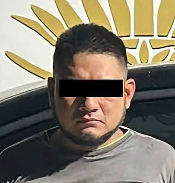 Édgar, alias "El 77", identificado como un presunto líder de la Familia Mochoacana fue detenido en una camioneta con reporte de robo con presunta droga Foto: Fiscalía de Guerrero
