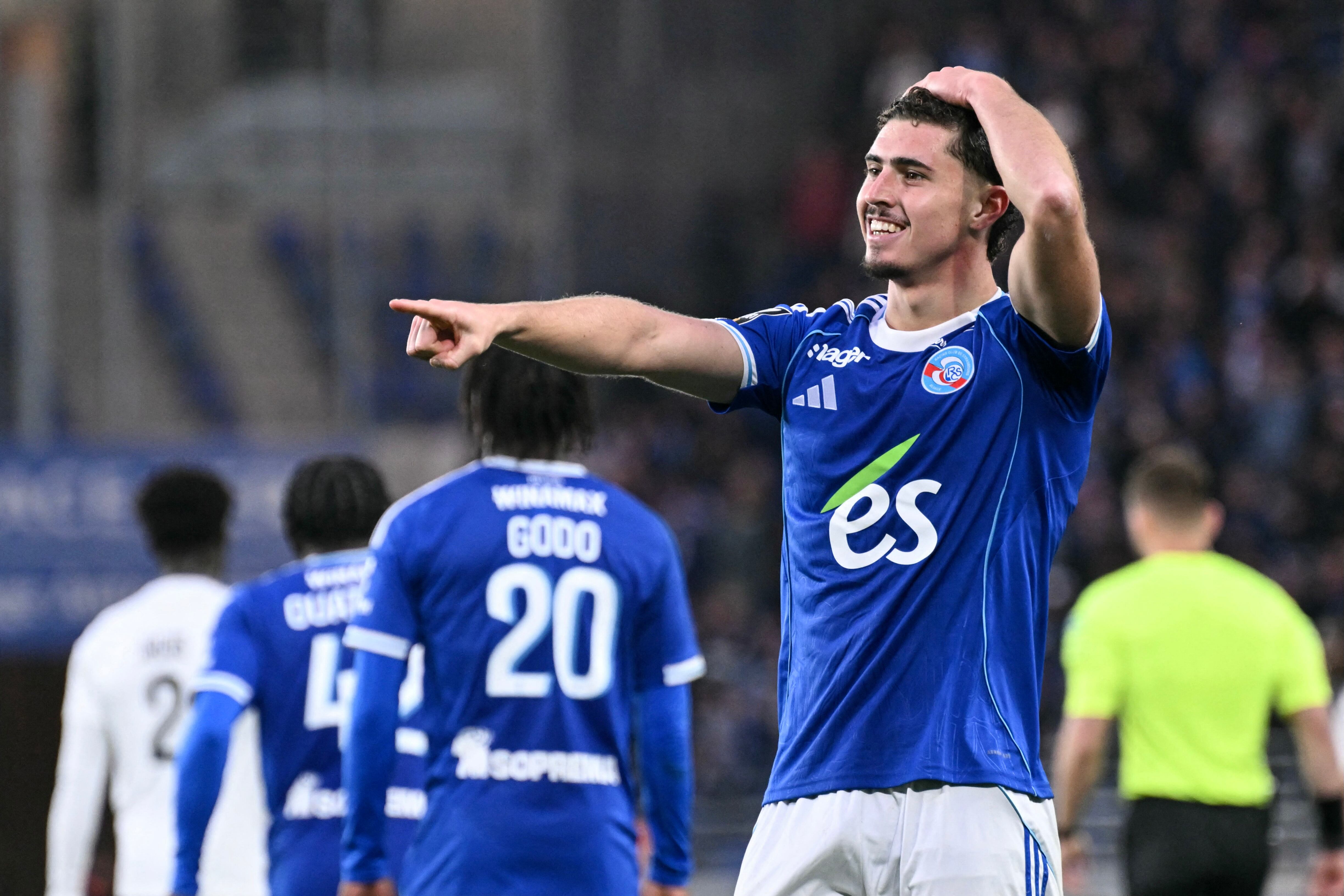 Joaquín Panichelli celebra uno de sus goles con Racing de Estrasburgo en Francia (SEBASTIEN BOZON / AFP)