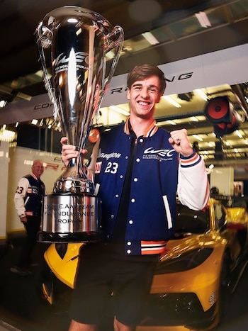 Nico Varrone con uno de sus trofeos de Endurance (Nico Varrone)