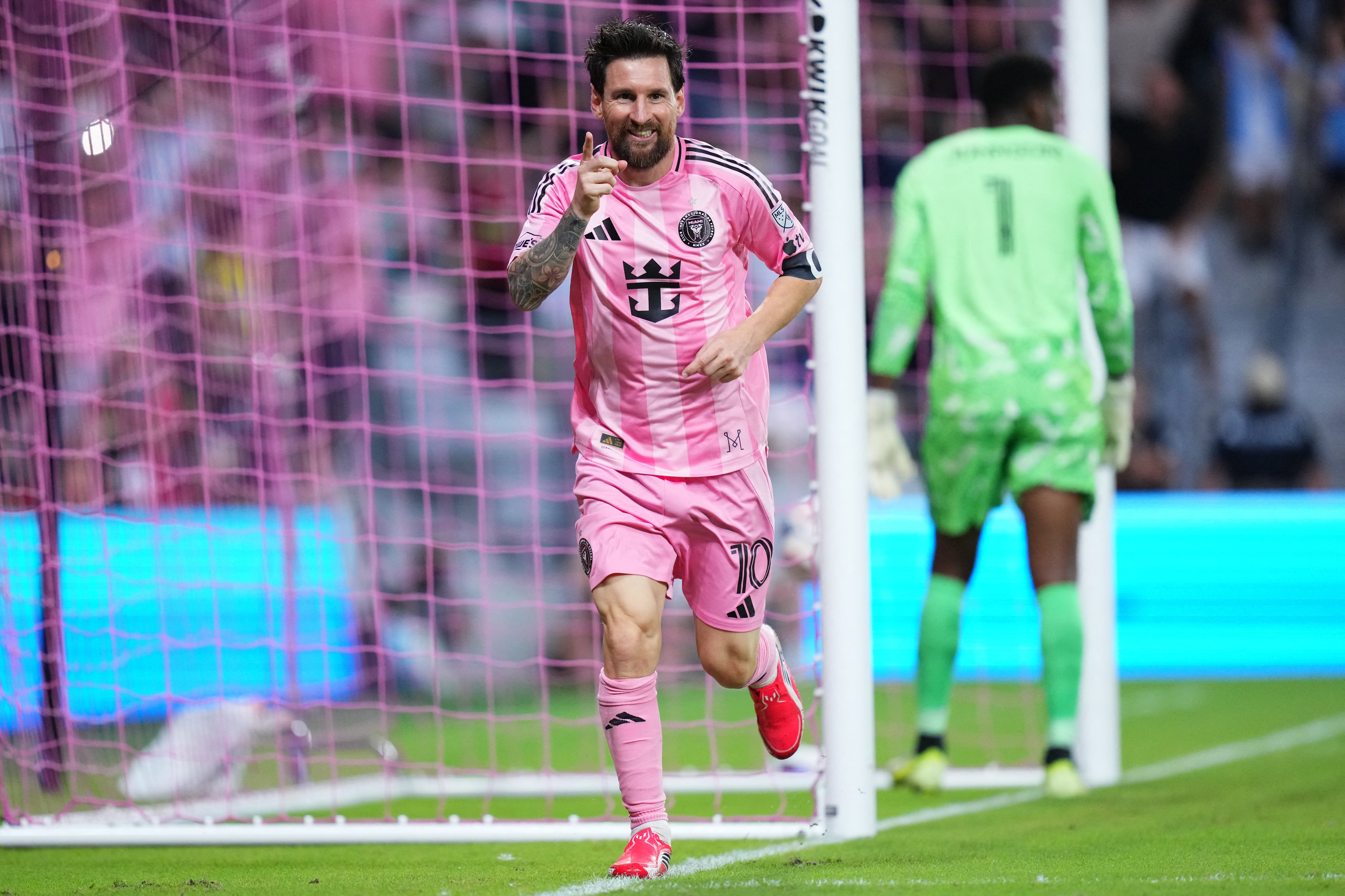 Lionel Messi marcó un doblete con el Inter Miami ante el D.C. United (Photo by Rich Storry / GETTY IMAGES NORTH AMERICA / Getty Images via AFP)