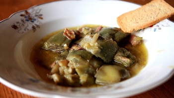 Receta de alcachofas con jamón, la cena fácil y sana que puede mejorarse con unos simples trucos