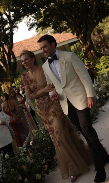 El novio, Esteban Santos recibió