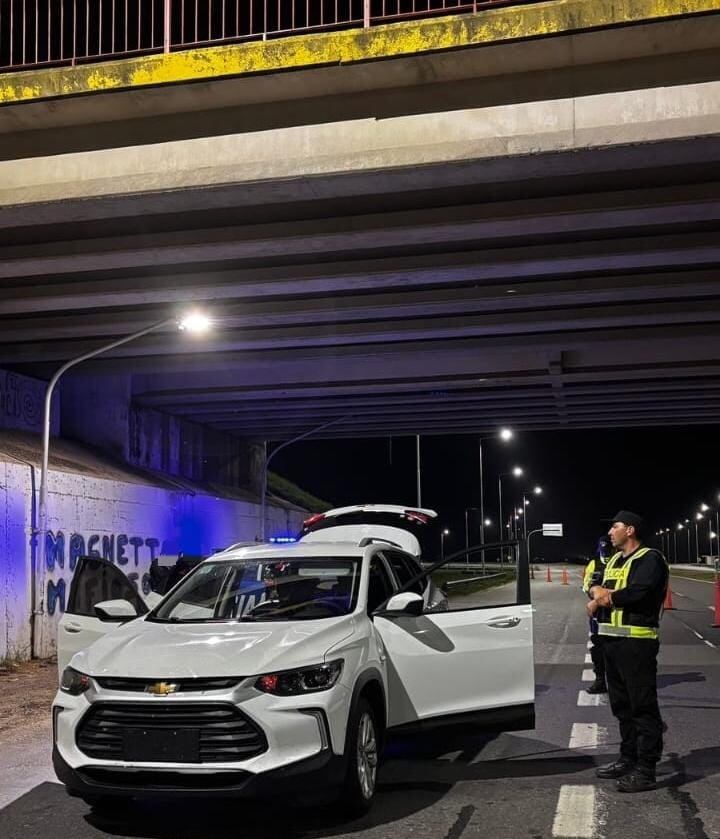 La menor que viajaba con el detenido fue regresada a su madre