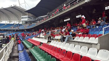 Menos de 3.000 hinchas llegaron