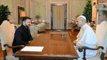 El Papa habla con Zelenski por teléfono sobre la petición de una tregua para permitir ayuda humanitaria