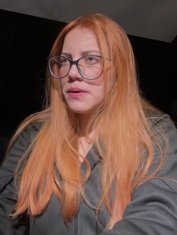 Mientras Valeria grababa contenido, el