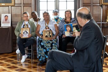 Álvaro Leyva Durán con familias