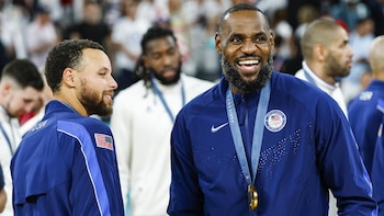 LeBron James elige seguir su carrera en Philadelphia 76ers