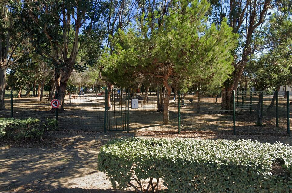 Zona infantil en un parque en Saint-Estève.
