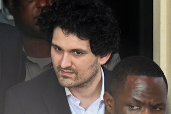 Sam Bankman-Fried sale de una