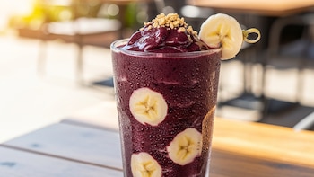 Batido de açaí y plátano: una bebida saludable para refrescarte durante los días de calor