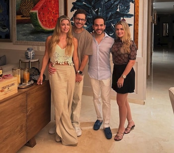 Las imágenes muestran a las dos parejas muy cercanas - crédito Cristina Hurtado / Instagram