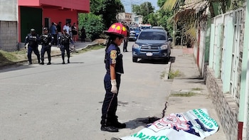 Investigación de la Policía Nacional Civil y el Ministerio Público busca aclarar qué detonó la balacera en Sanarate (Foto cortesía Bomberos Municipales Departamentales de Guatemala)