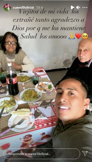 Christian Cueva en compañía de