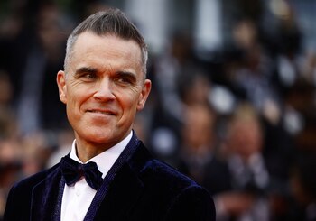 Robbie Williams se abre paso