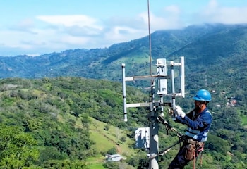 El esquema habilita la venta directa de electricidad renovable a cualquiera de las ocho distribuidoras eléctricas costarricenses, impulsando la competitividad del sector. Cortesía: Coopesantos