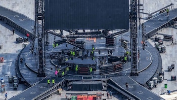 Imágenes con dron muestran las plataformas, torres de sonido, pantallas y estructuras que recibirán a RM, Jin, SUGA, J-Hope, Jimin, V y Jungkook. Foto: Andina.
