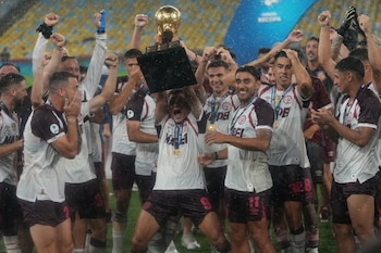 Lanús había ganado previamente la Copa Conmebol en 1996 y las Copas Sudamericanas de 2013 y 2015 (AP Foto/Silvia Izquierdo)